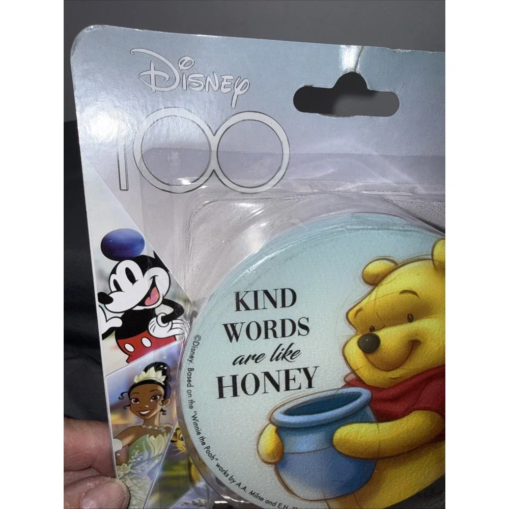 Disney Winnie The Pooh LED Night Light With Yellow Plug In NEW